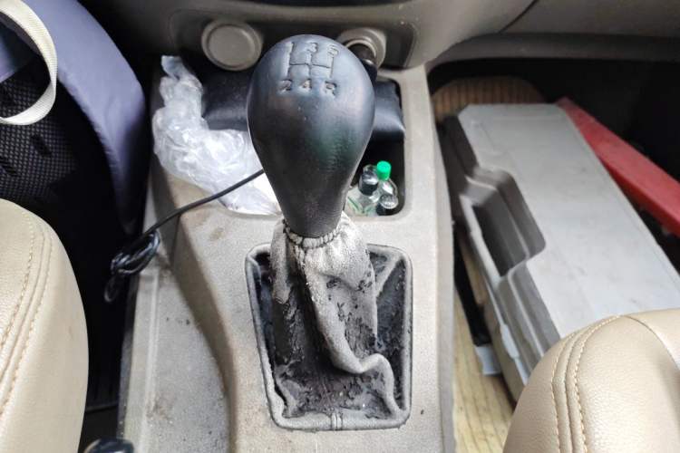 Used Wuling Rongguang V 2018 1.5L Practical Version Gear Lever