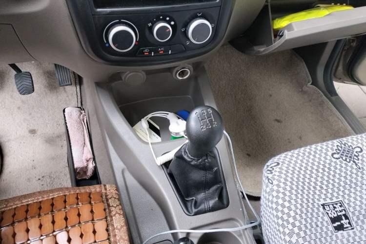 Used Wuling Rongguang V 2018 1.5L Practical Version Gear Lever