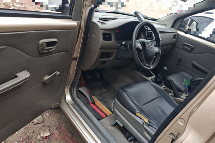 Used Wuling Rongguang V 2018 1.5L Practical Version Interior 3