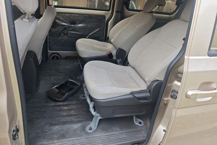 Used Wuling Rongguang V 2018 1.5L Standard Version Left Rear Seat