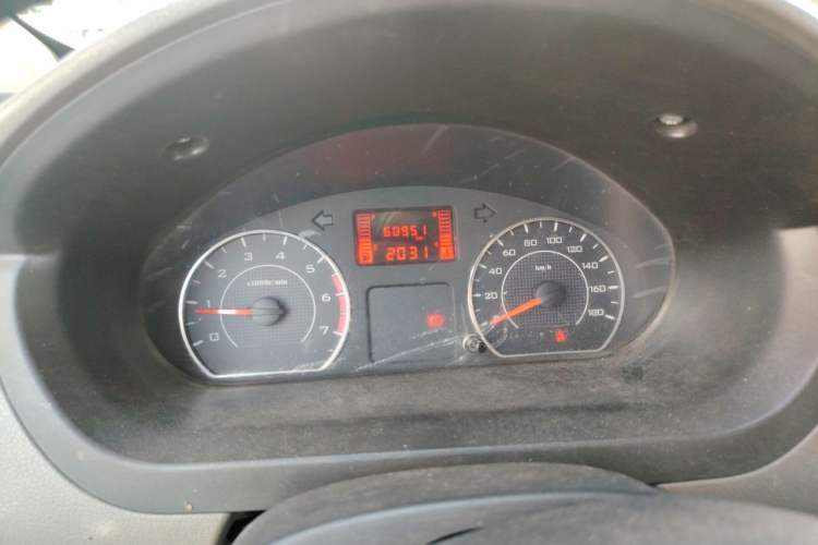 Used Wuling Rongguang V 2018 1.5L Standard Version Odometer Close Up