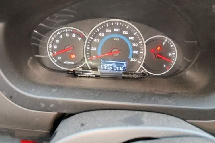 Used Wuling Rongguang V 2018 1.2L Standard Model Odometer Close Up