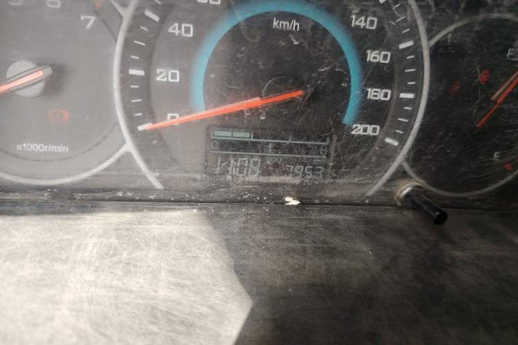 Used Wuling Rongguang V 2018 1.5L Standard Version Odometer Close Up