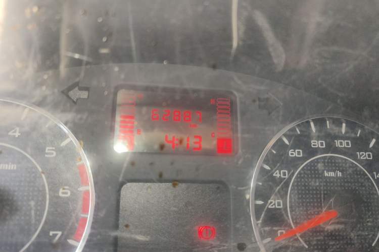Used Wuling Rongguang V 2018 1.5L Practical Version Odometer Close Up