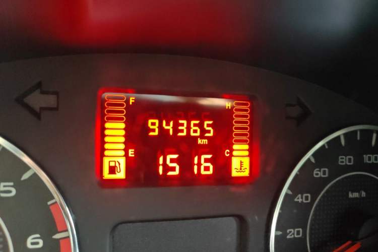 Used Wuling Rongguang V 2018 1.5L Practical Version Odometer Close Up