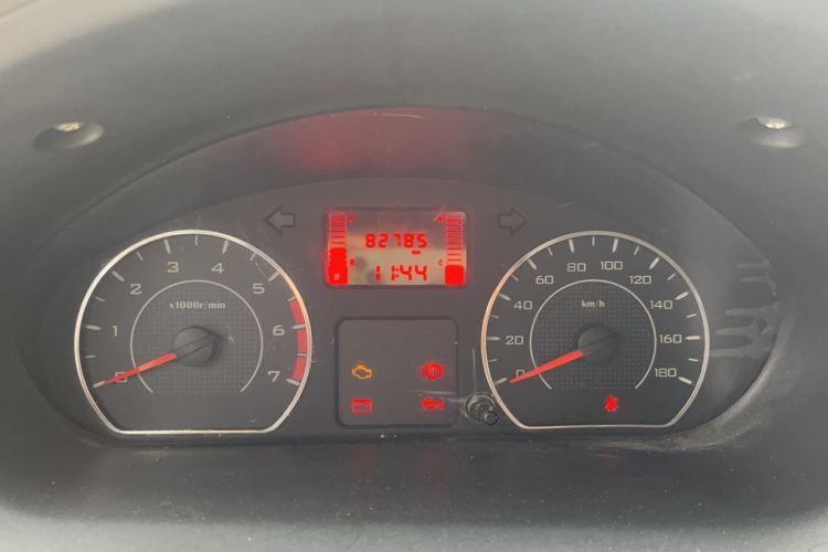 Used Wuling Rongguang V 2018 1.5L Practical Version Odometer Close Up