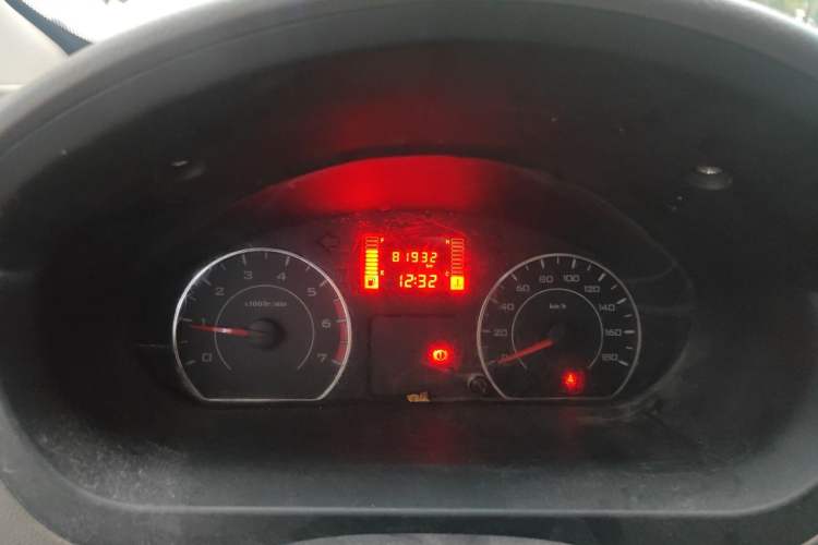 Used Wuling Rongguang V 2018 1.5L Practical Version Odometer Close Up