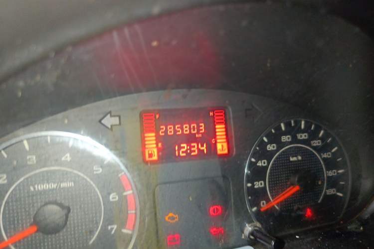 Used Wuling Rongguang V 2018 1.5L Practical Version Odometer Close Up
