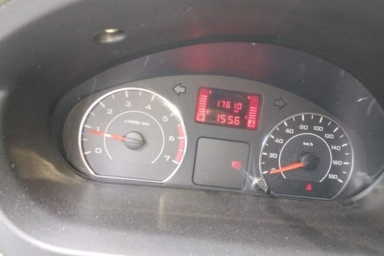Used Wuling Rongguang V 2018 1.5L Practical Version Odometer Close Up
