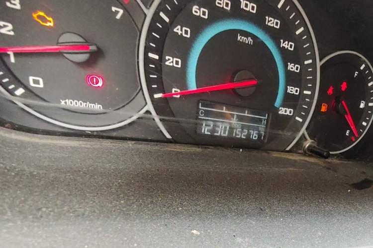 Used Wuling Rongguang V 2018 1.5L Standard Version Odometer Close Up