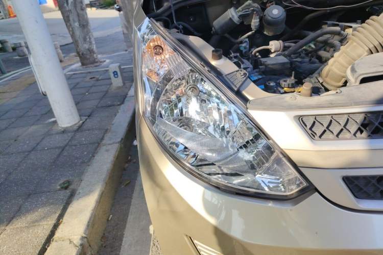 Used Wuling Rongguang V 2018 1.5L Standard Version Right Front Headlight
