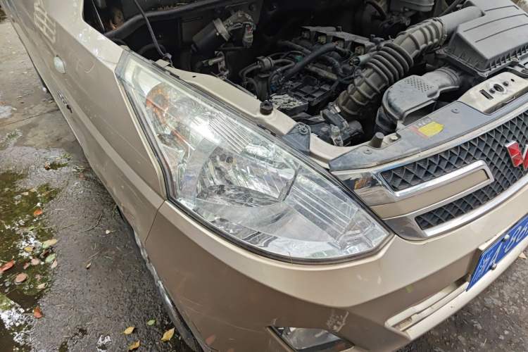 Used Wuling Rongguang V 2018 1.5L Standard Version Right Front Headlight