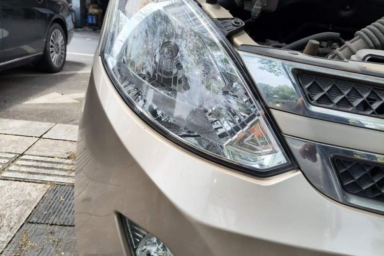 Used Wuling Rongguang V 2018 1.5L Standard Version Right Front Headlight