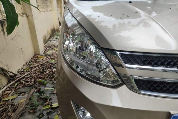 Used Wuling Rongguang V 2018 1.5L Standard Version Right Front Headlight
