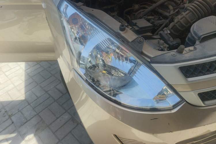 Used Wuling Rongguang V 2018 1.5L Practical Version Right Front Headlight