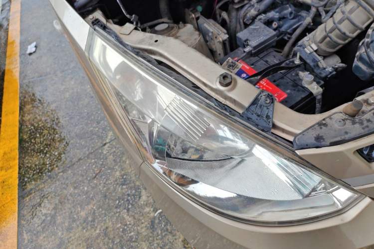 Used Wuling Rongguang V 2018 1.5L Practical Version Right Front Headlight