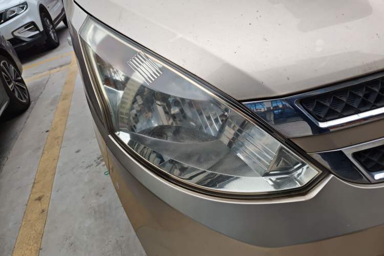 Used Wuling Rongguang V 2018 1.5L Standard Version Right Front Headlight