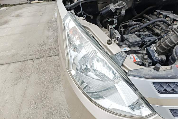 Used Wuling Rongguang V 2018 1.5L Practical Version Right Front Headlight