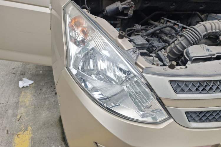 Used Wuling Rongguang V 2018 1.5L Practical Version Right Front Headlight