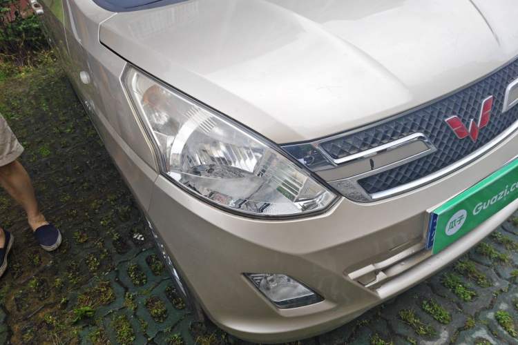 Used Wuling Rongguang V 2018 1.5L Standard Version Right Front Headlight