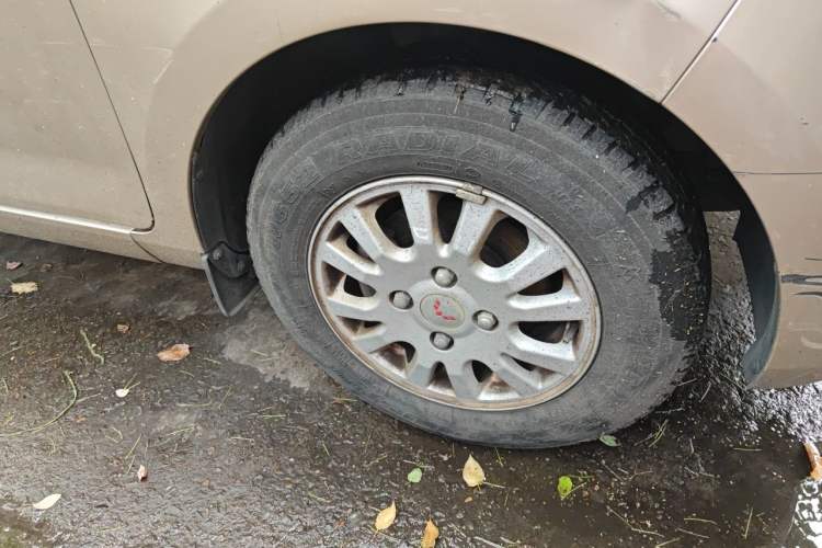Used Wuling Rongguang V 2018 1.5L Standard Version Right Front Wheel Hub