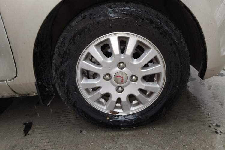 Used Wuling Rongguang V 2018 1.2L Standard Model Right Front Wheel Hub