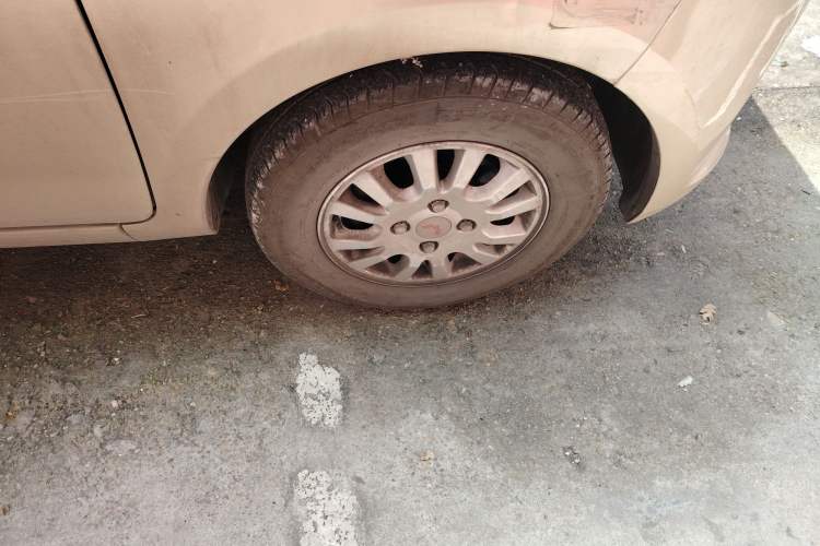 Used Wuling Rongguang V 2018 1.5L Standard Version Right Front Wheel Hub