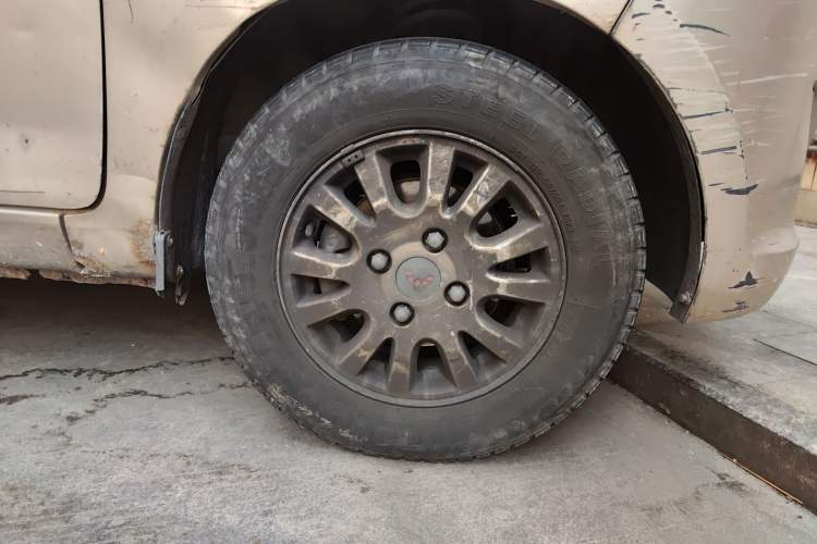 Used Wuling Rongguang V 2018 1.5L Standard Version Right Front Wheel Hub