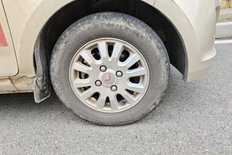 Used Wuling Rongguang V 2018 1.5L Standard Version Right Front Wheel Hub