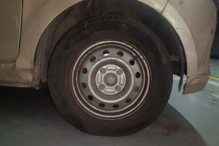 Used Wuling Rongguang V 2018 1.2L Practical Model Right Front Wheel Hub