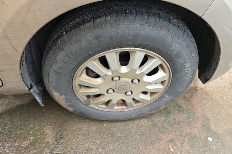 Used Wuling Rongguang V 2018 1.5L Standard Version Right Front Wheel Hub