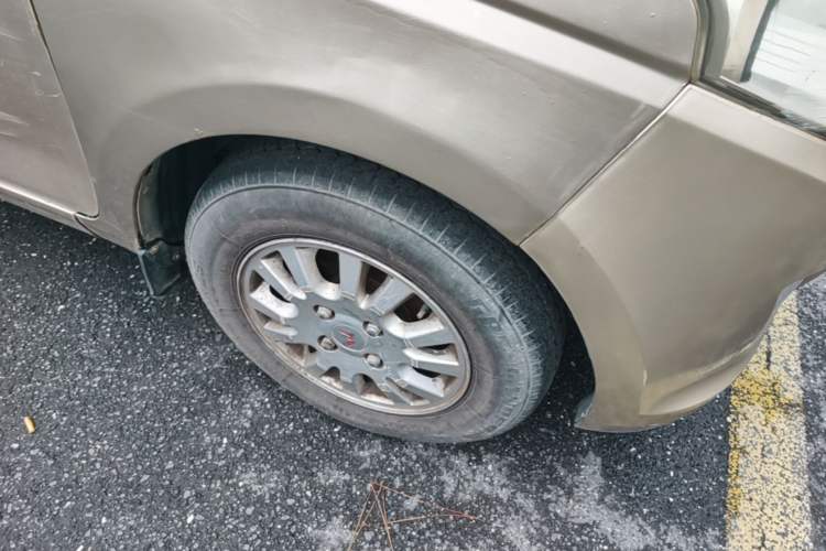 Used Wuling Rongguang V 2018 1.5L Standard Version Right Front Wheel Hub