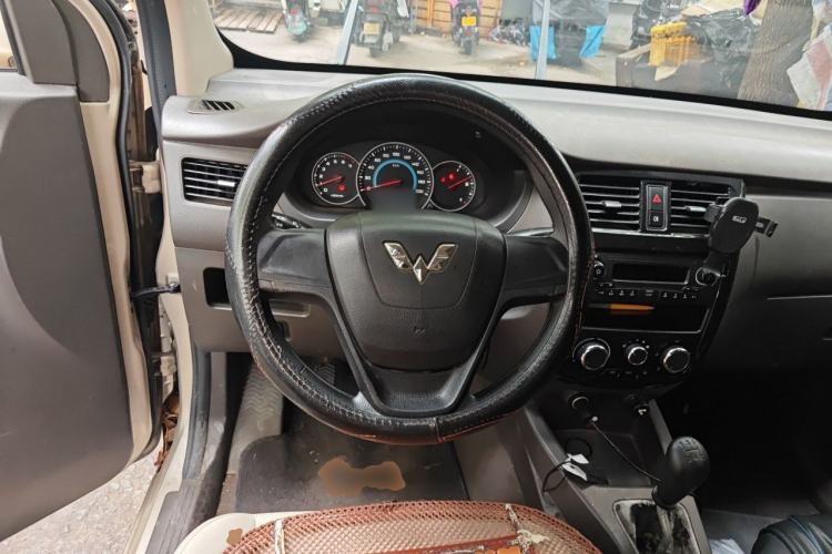 Used Wuling Rongguang V 2018 1.5L Standard Version Steering Wheel