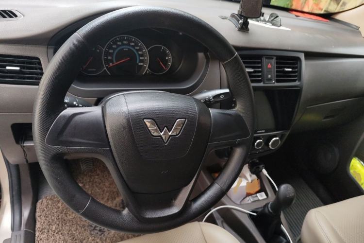 Used Wuling Rongguang V 2018 1.5L Standard Version Steering Wheel