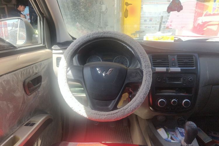 Used Wuling Rongguang V 2018 1.5L Practical Version Steering Wheel
