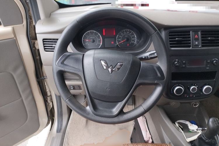 Used Wuling Rongguang V 2018 1.5L Practical Version Steering Wheel