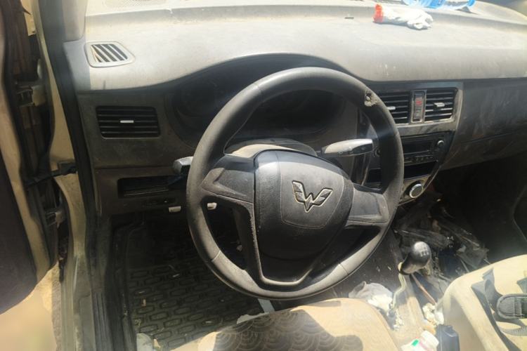 Used Wuling Rongguang V 2018 1.5L Practical Version Steering Wheel