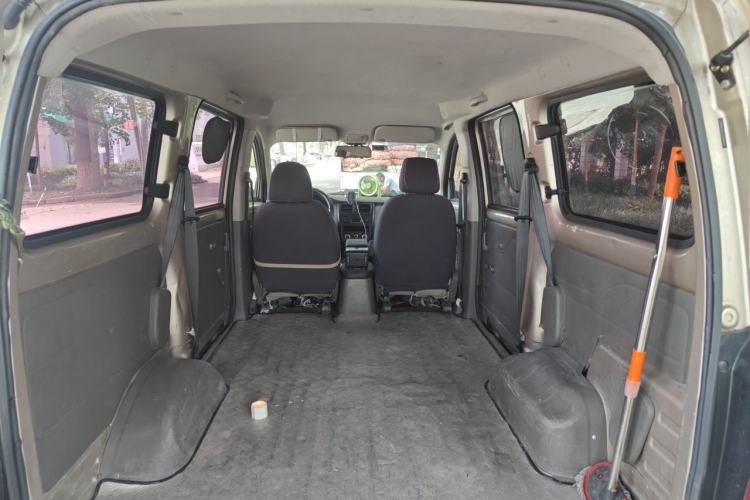 Used Wuling Rongguang V 2018 1.5L Practical Version Trunk