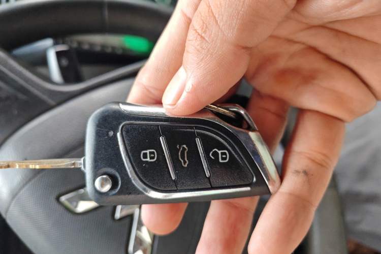 Used Wuling Rongguang V 2018 1.5L Practical Version Vehicle Key