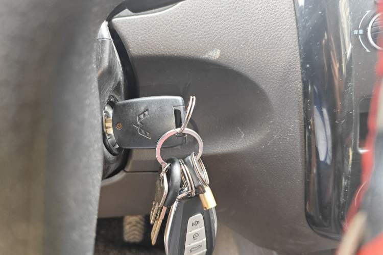Used Wuling Rongguang V 2018 1.5L Standard Version Vehicle Key