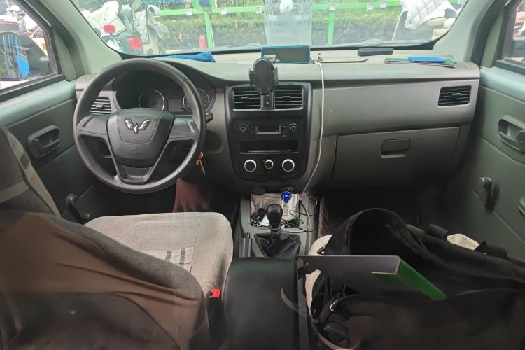 Used Wuling Rongguang V 2019 1.5L Window-Sealed Utility Model China VI LAR Center Console