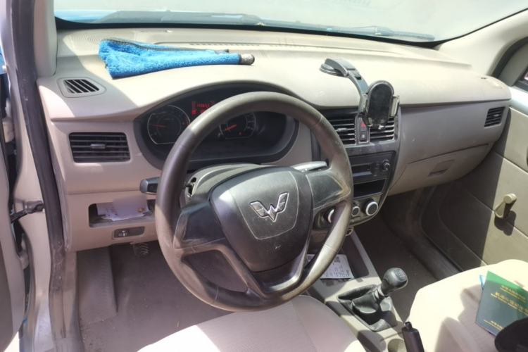 Used Wuling Rongguang V 2019 1.5L Window-Sealed Utility Model China VI LAR Center Console