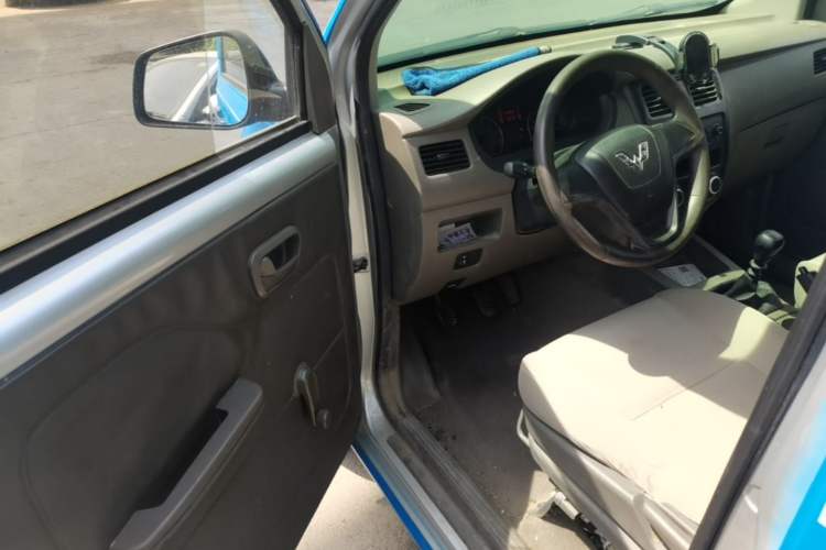 Used Wuling Rongguang V 2019 1.5L Window-Sealed Utility Model China VI LAR Driver Seat