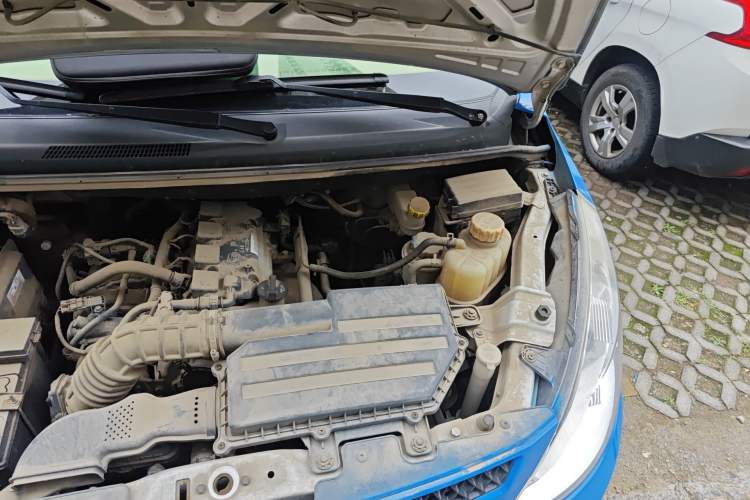 Used Wuling Rongguang V 2019 1.5L Window-Sealed Utility Model China VI LAR Engine Bay Left