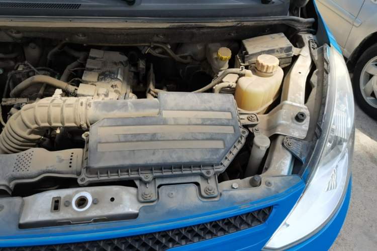 Used Wuling Rongguang V 2019 1.5L Window-Sealed Utility Model China VI LAR Engine Bay Left