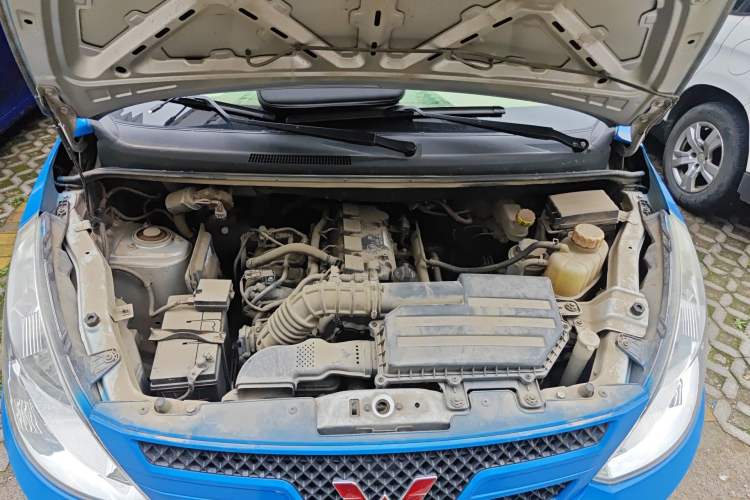 Used Wuling Rongguang V 2019 1.5L Window-Sealed Utility Model China VI LAR Engine Bay