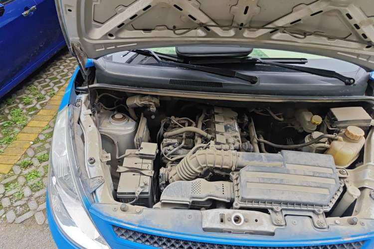 Used Wuling Rongguang V 2019 1.5L Window-Sealed Utility Model China VI LAR Engine Bay Right