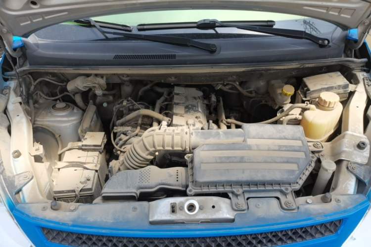 Used Wuling Rongguang V 2019 1.5L Window-Sealed Utility Model China VI LAR Engine Bay