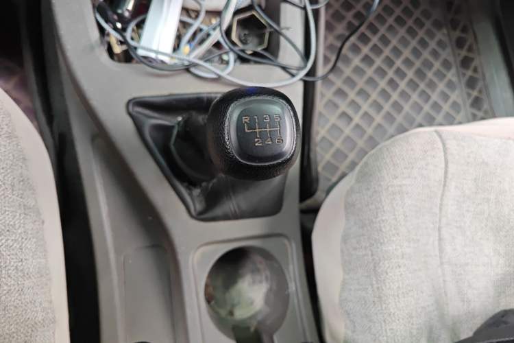 Used Wuling Rongguang V 2019 1.5L Window-Sealed Utility Model China VI LAR Gear Lever
