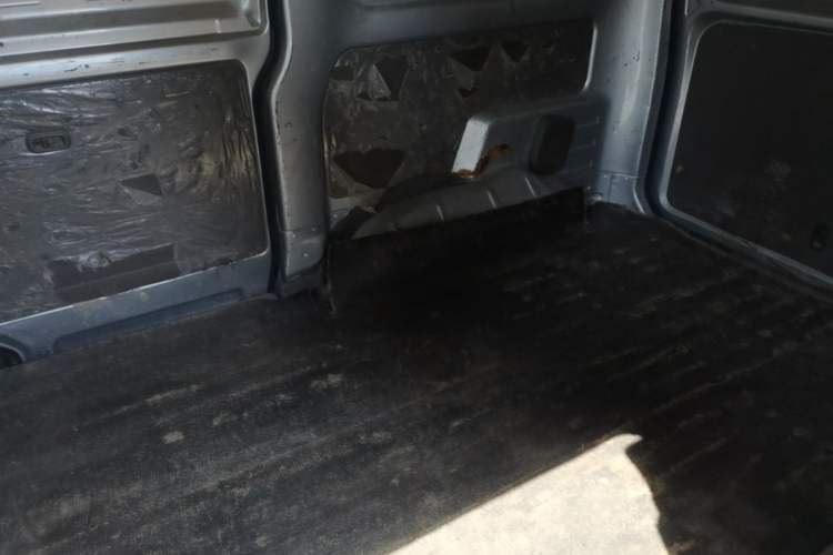 Used Wuling Rongguang V 2019 1.5L Window-Sealed Utility Model China VI LAR Left Rear Seat